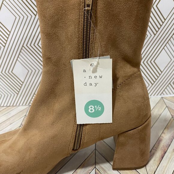 👢 💗  .a new day. Tan Suede Ankle Boots W/Block Heels & Side Zippers  Size 8.5 - Picture 4 of 6